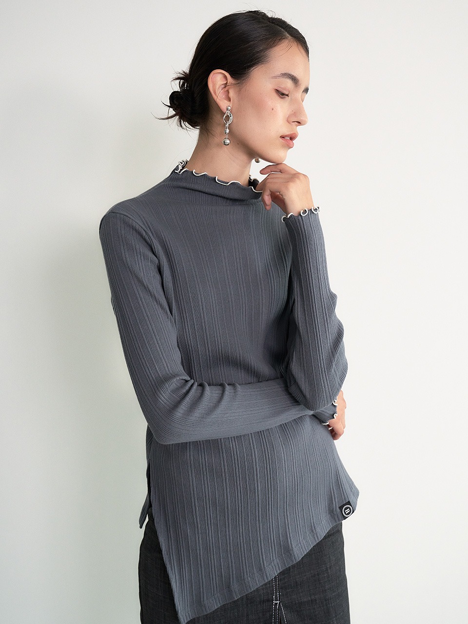 004 Cut-out Row-neck ribbed-knit (Grey)