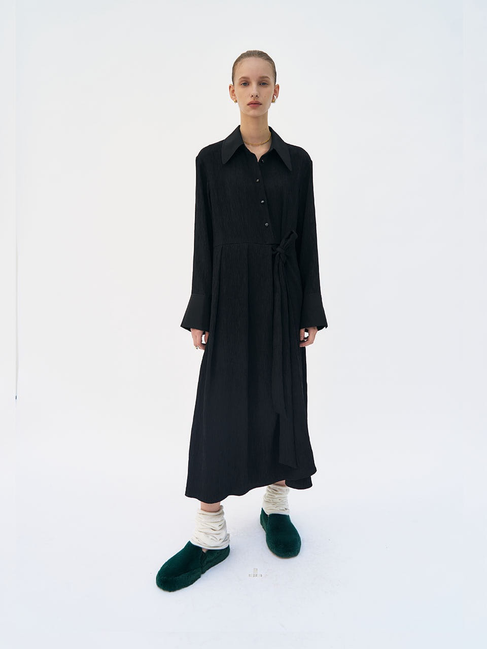 Belted crinkled cotton-blend oversize shirt dress (Black)